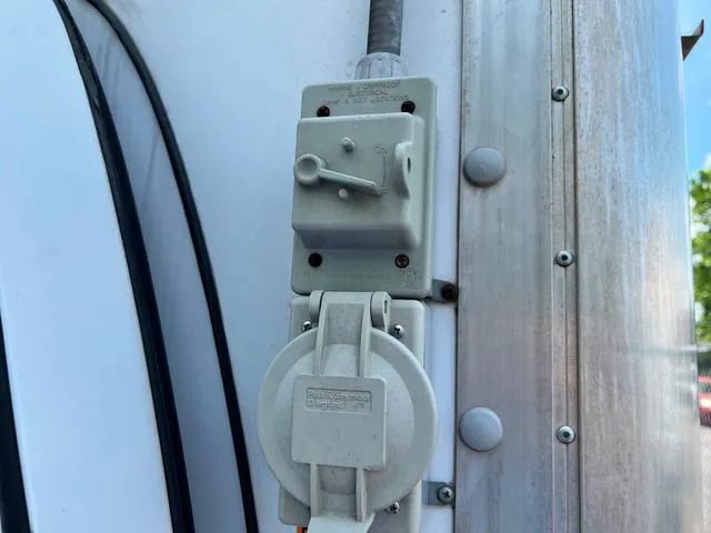 Used 2016 Chevrolet Express 4500 image 31