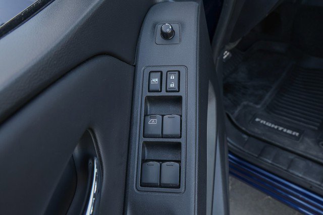 Used 2022 Nissan Frontier SV image 27