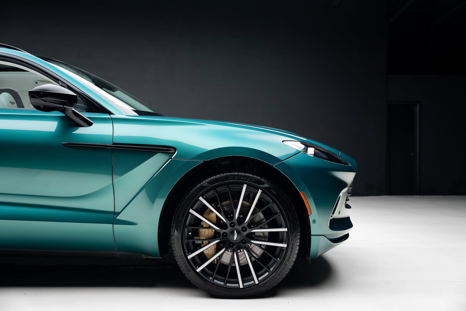 Used 2023 Aston Martin DBX AWD/4WD image 37