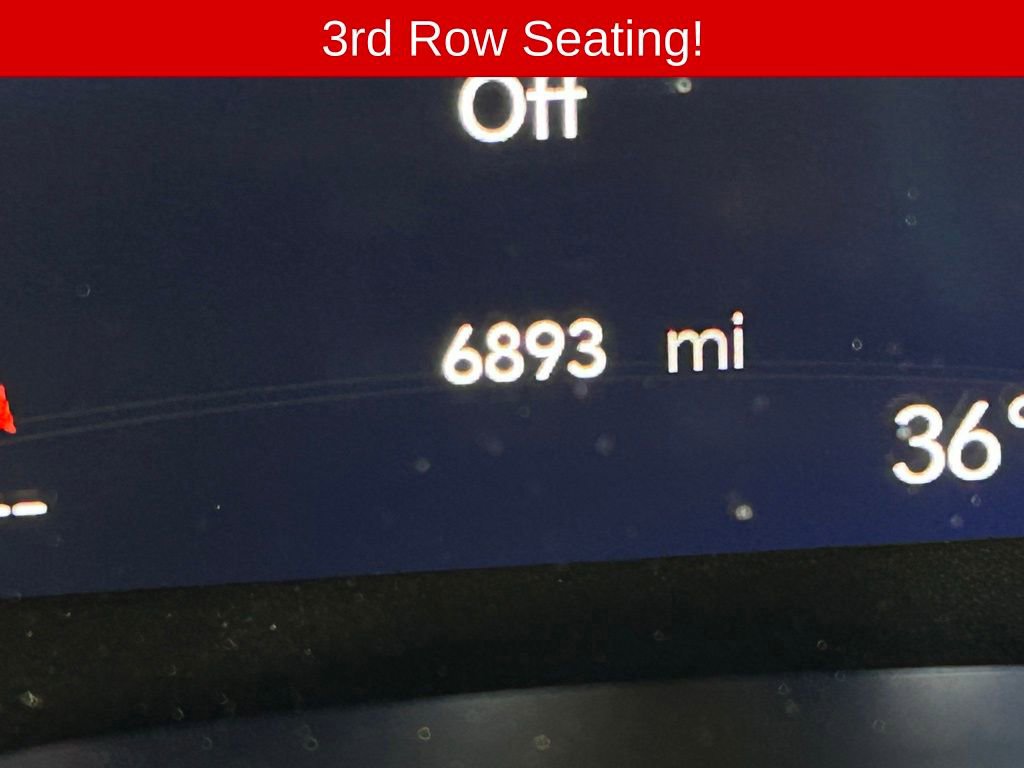 Used 2025 Chrysler Pacifica Select image 7