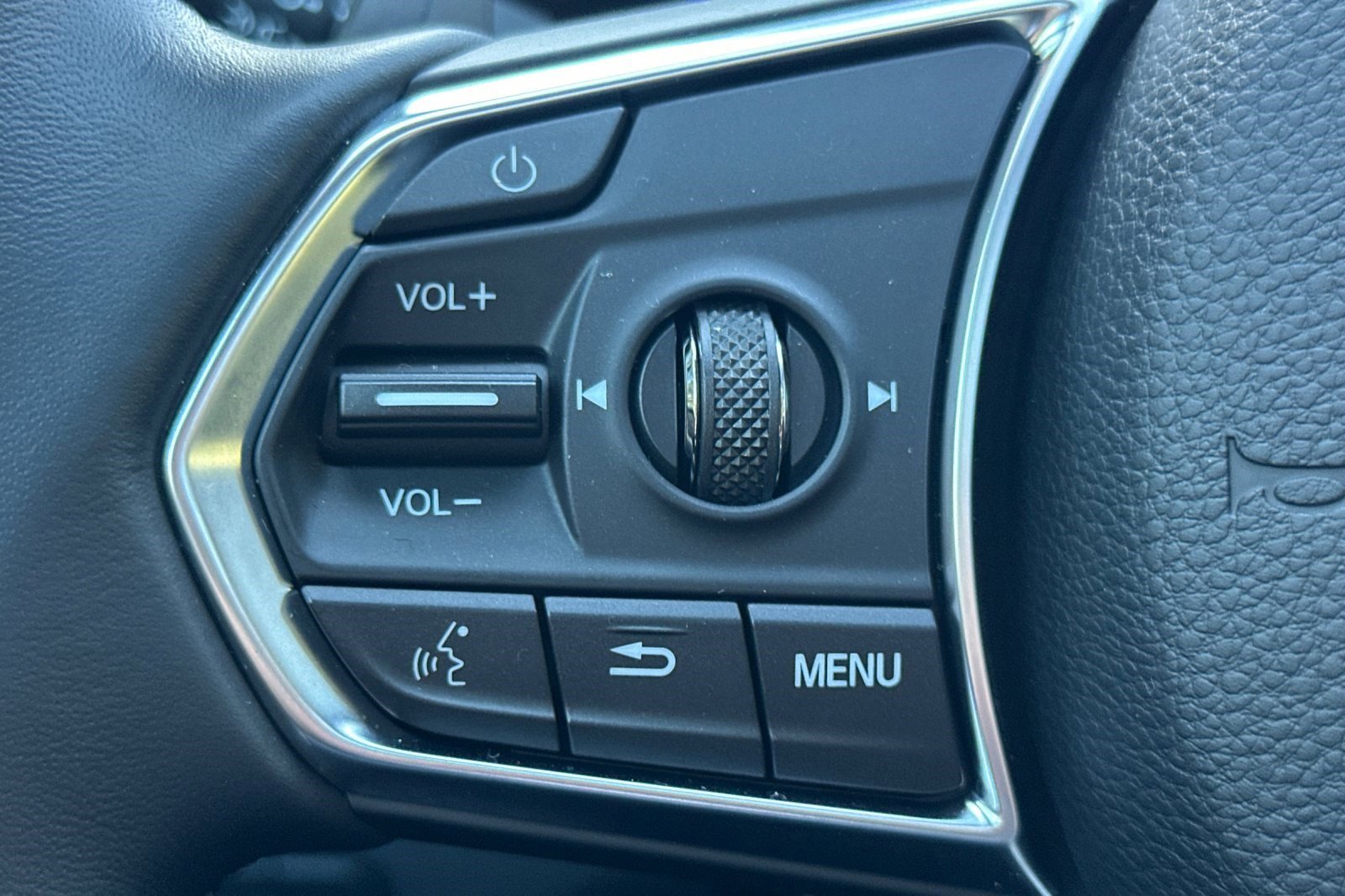 Certified 2025 Acura MDX FWD w/ Technology Package image 31