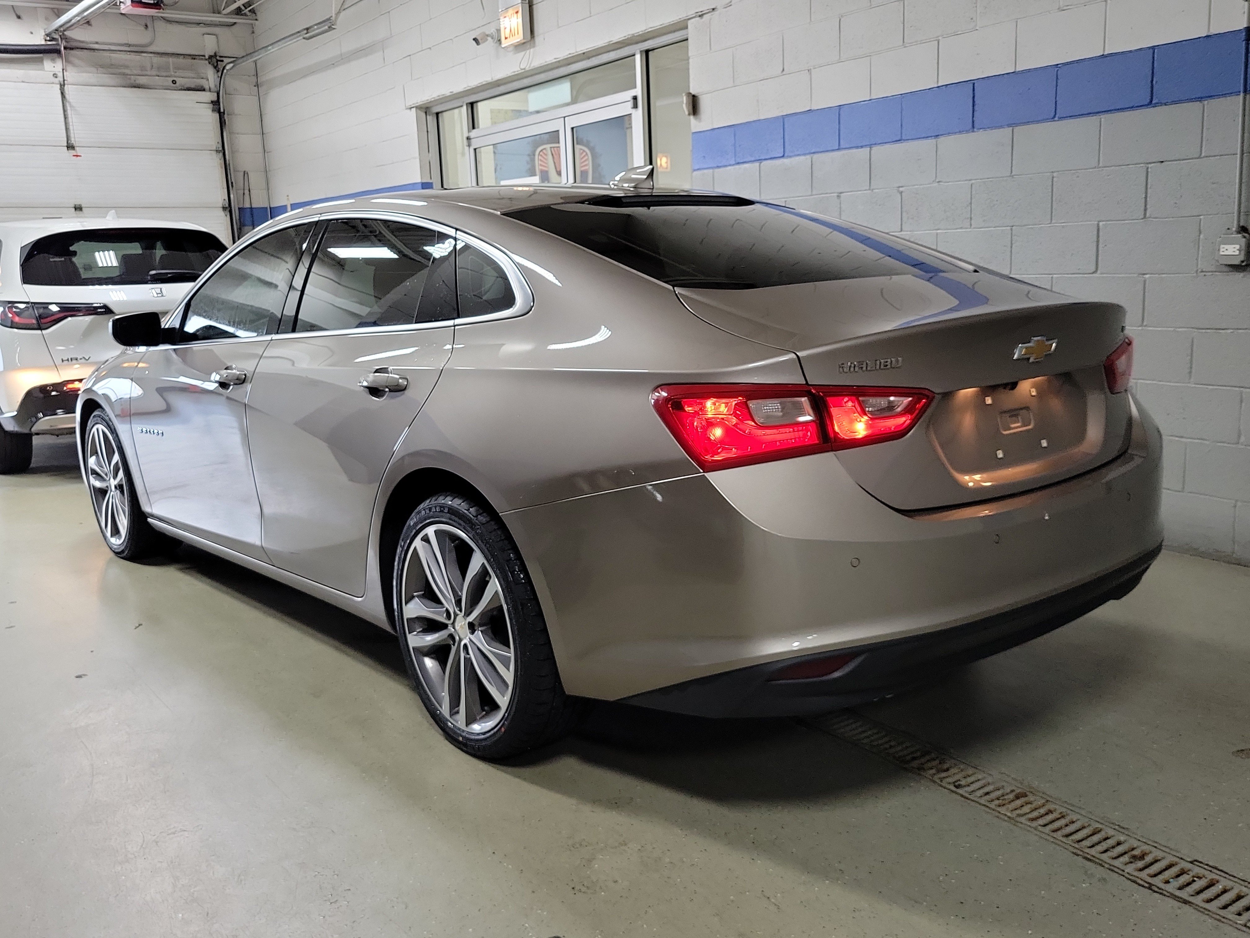 Used 2023 Chevrolet Malibu LT w/ Driver Confidence Package FWD image 3