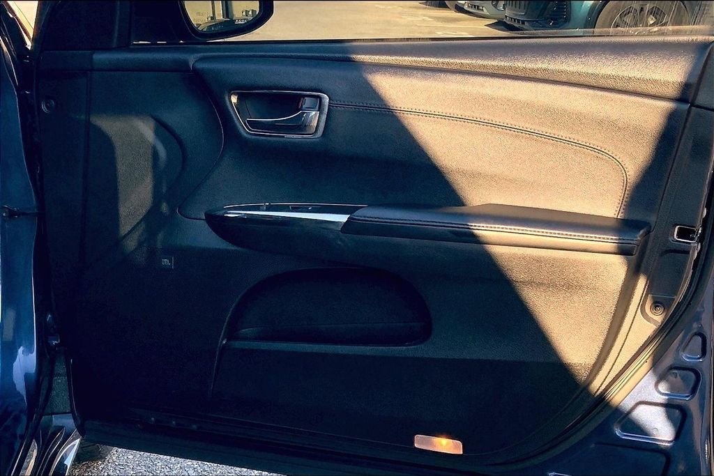 Used 2016 Toyota Avalon Limited image 23