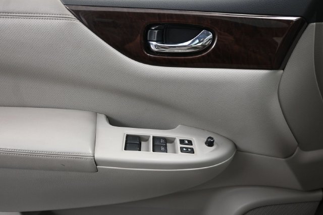 Used 2012 Nissan Quest SL w/ Bose Pkg FWD image 27