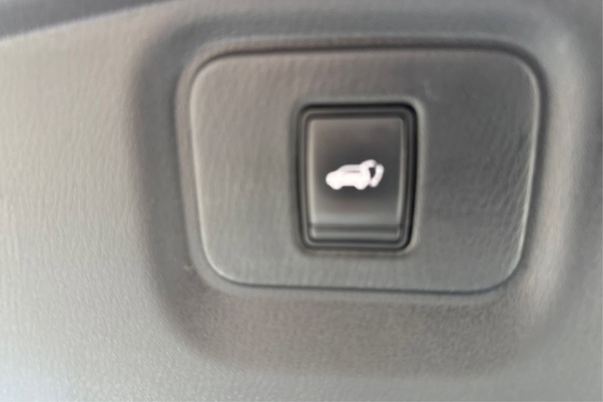 Used 2020 Nissan Pathfinder SL FWD image 26