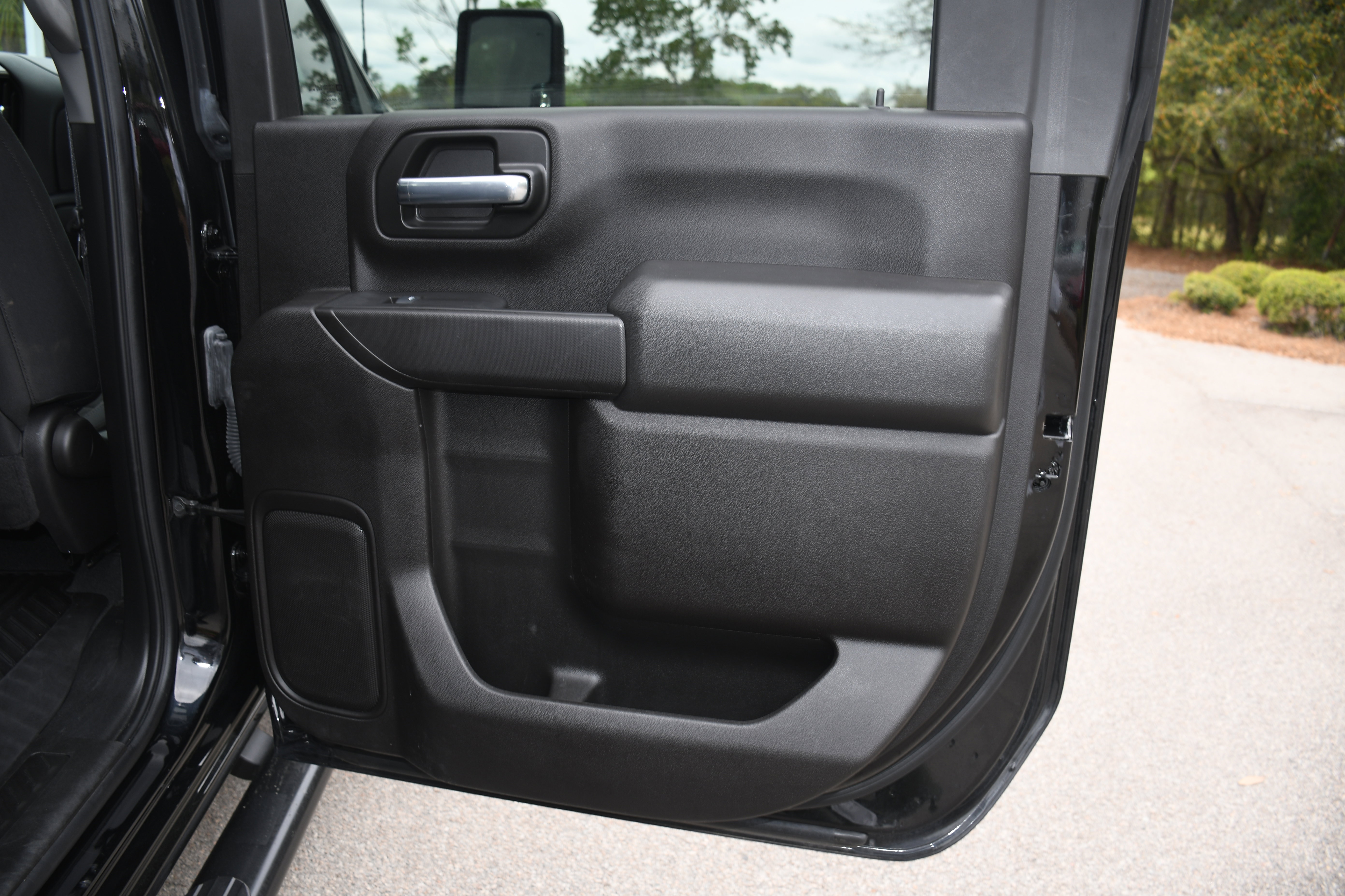 Used 2024 Chevrolet Silverado 2500 Custom w/ Custom Value Package image 18