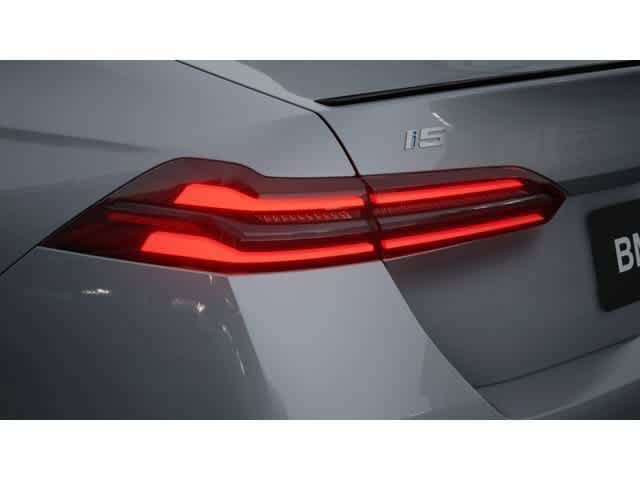 New 2027 BMW i5 eDrive40 w/ M Sport Package AWD/4WD image 8