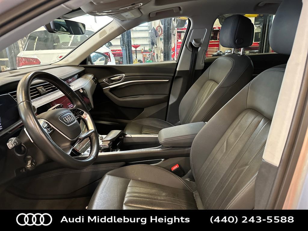 Used 2021 Audi e-tron Premium Plus w/ Premium Plus Package image 13
