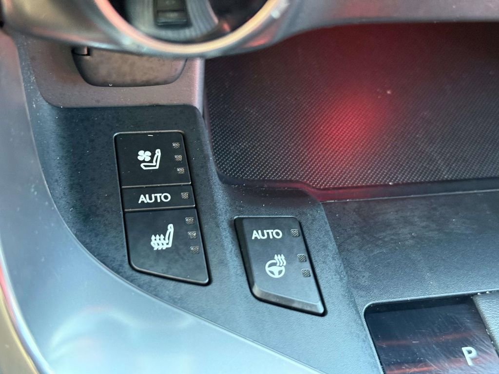 Used 2023 Lexus LX 600 F Sport w/ Accessory Package (Z1) AWD/4WD image 25