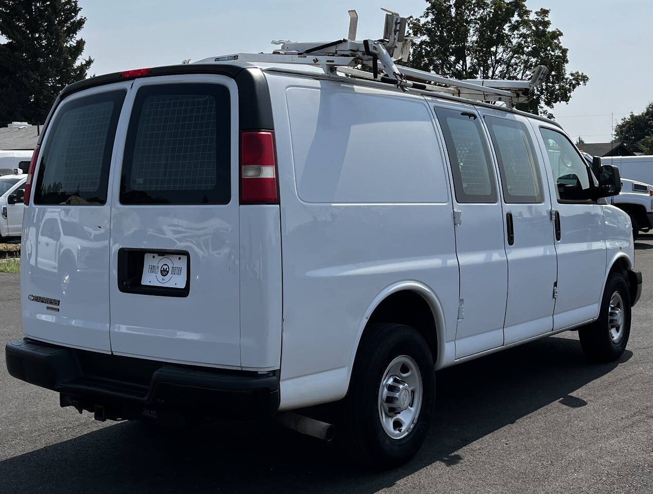 Used 2015 Chevrolet Express 2500 RWD image 5