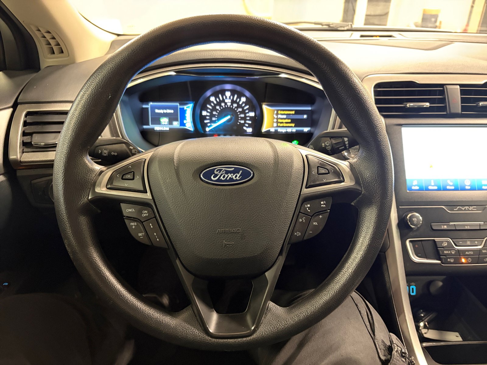 Used 2020 Ford Fusion SE FWD image 20