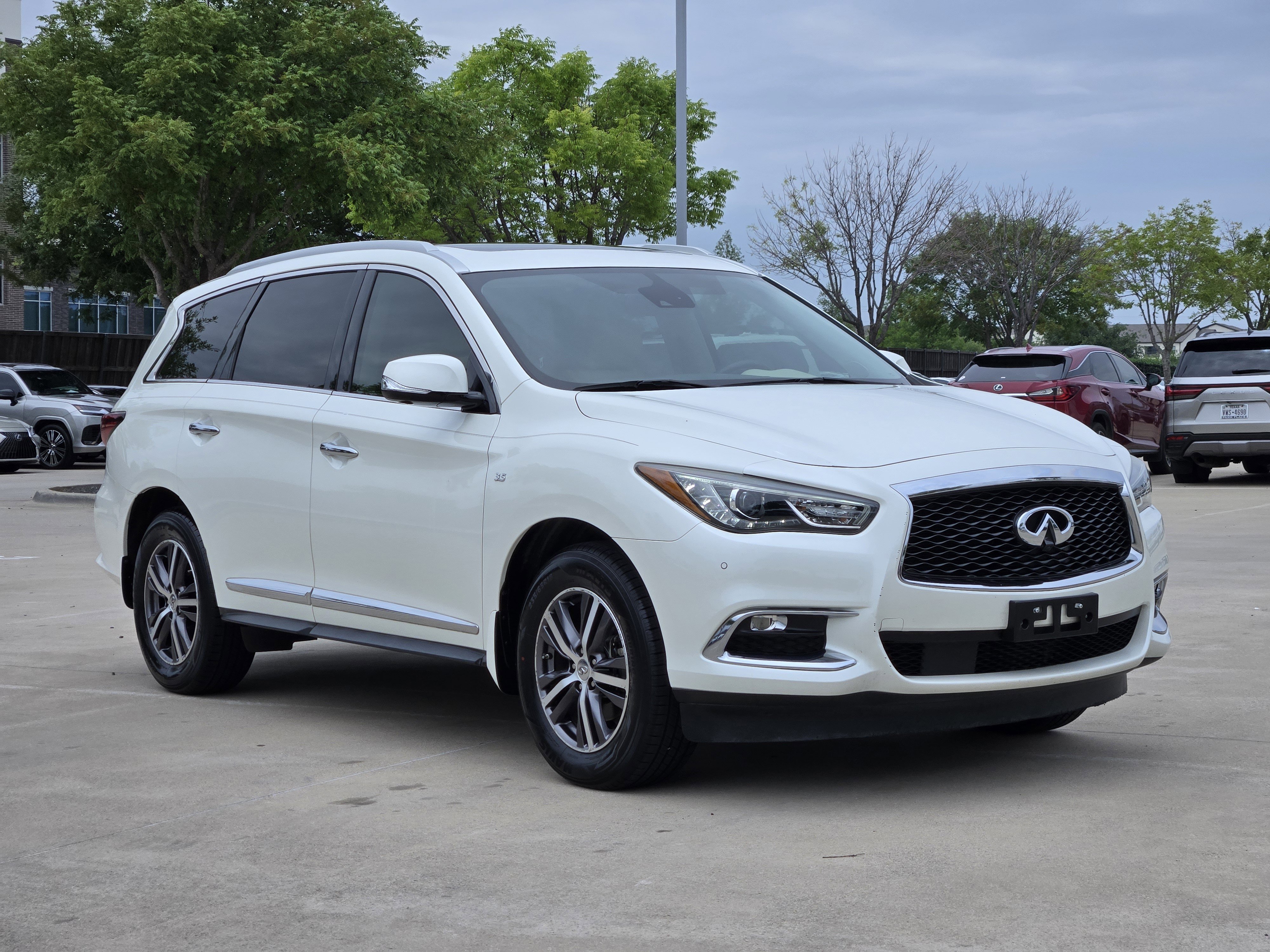 Used 2019 INFINITI QX60 Luxe w/ Essential Package FWD image 6