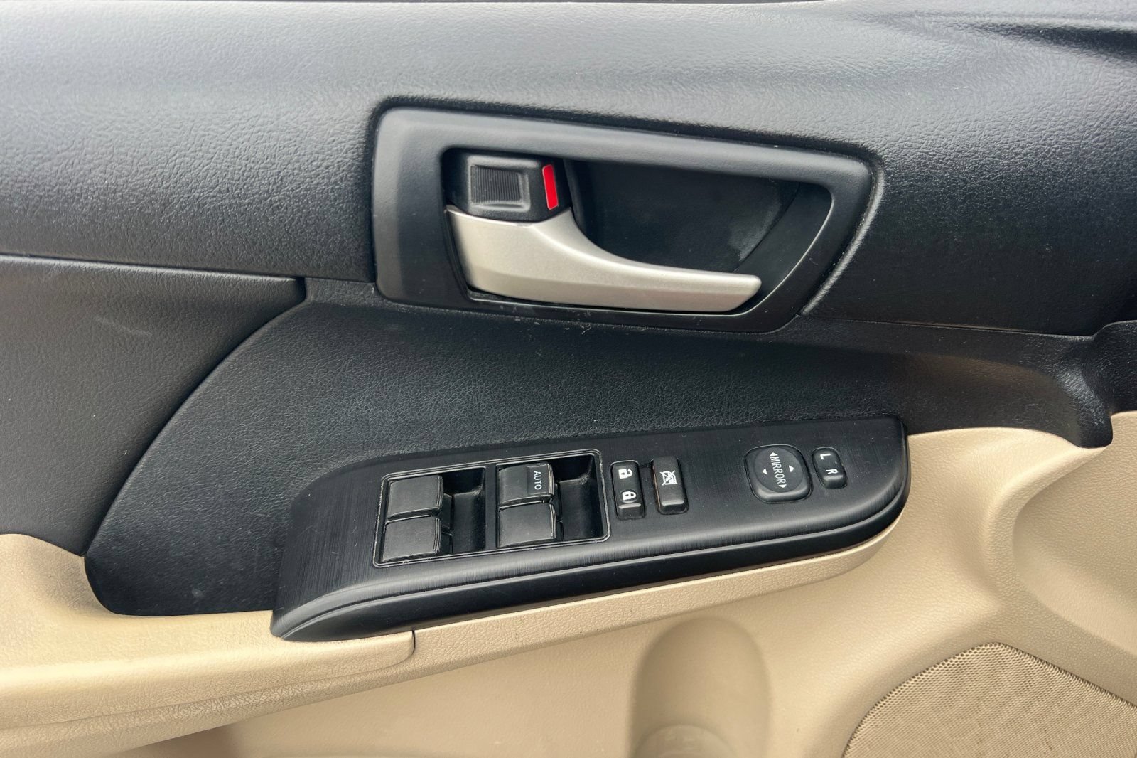 Used 2013 Toyota Camry LE FWD image 11