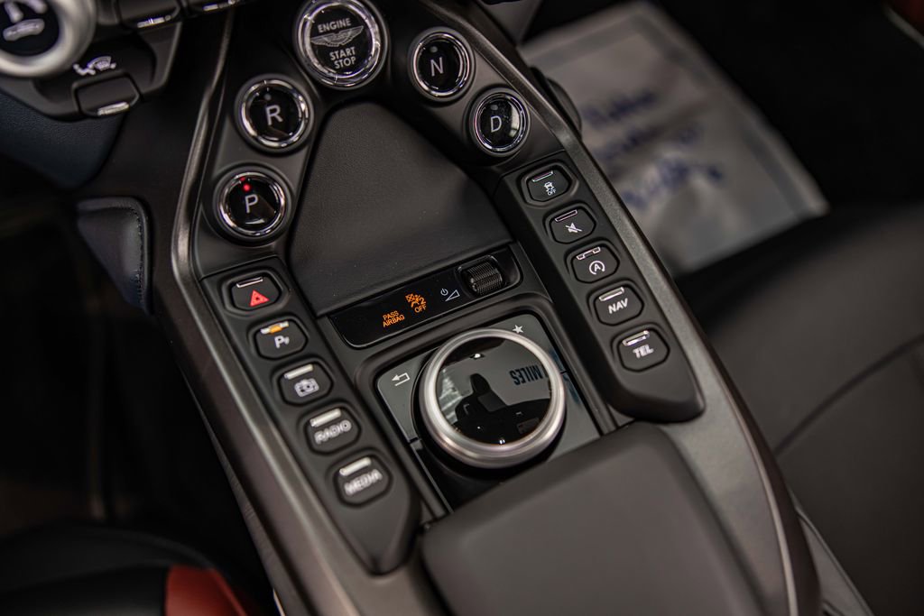 Used 2023 Aston Martin V8 Vantage Coupe image 28