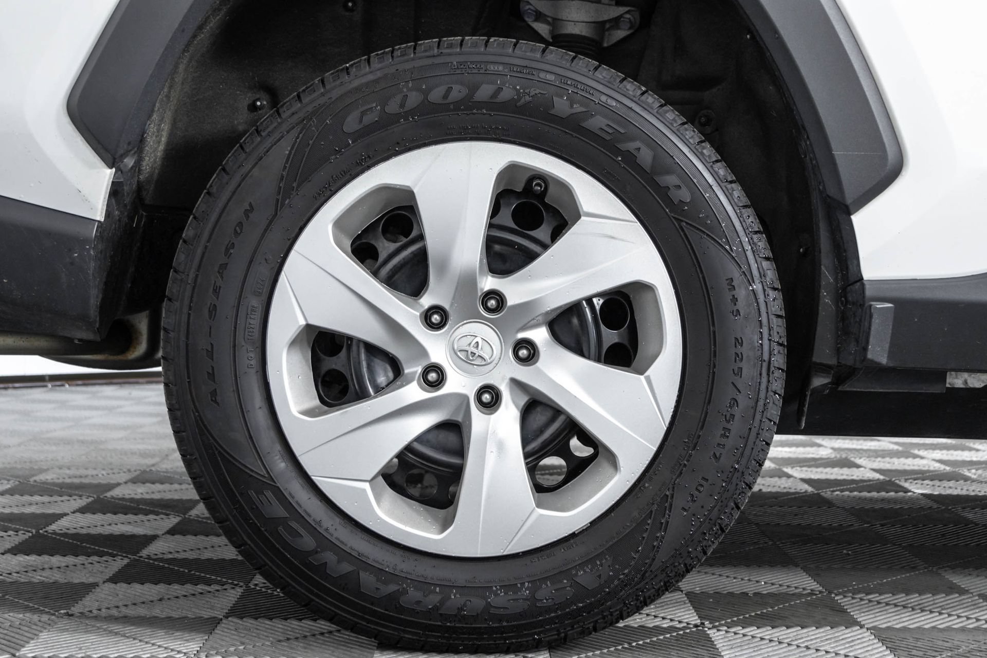 Used 2023 Toyota RAV4 LE AWD/4WD image 38