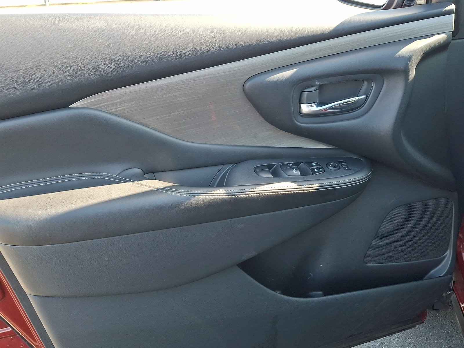 Used 2018 Nissan Murano SV w/ Premium Package image 12