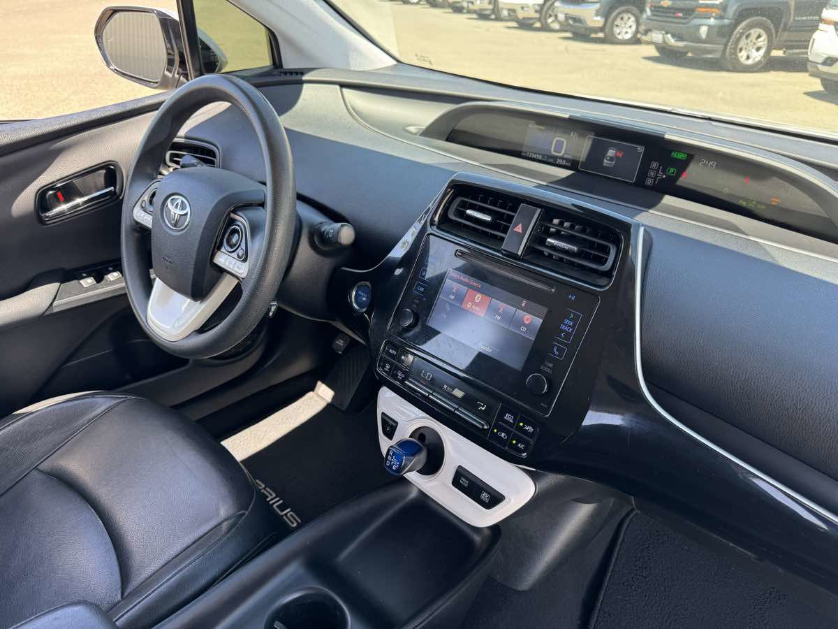 Used 2017 Toyota Prius Two w/ Prius Two Safety Plus Package FWD image 14