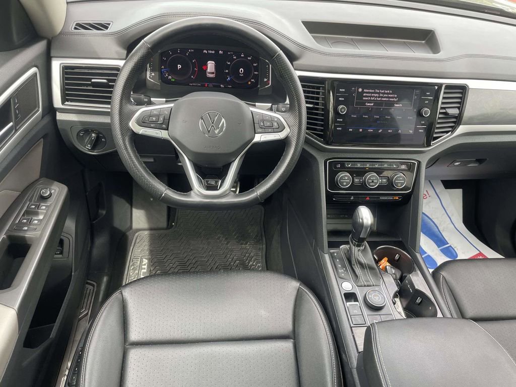 Used 2023 Volkswagen Atlas SEL R-Line AWD/4WD image 9
