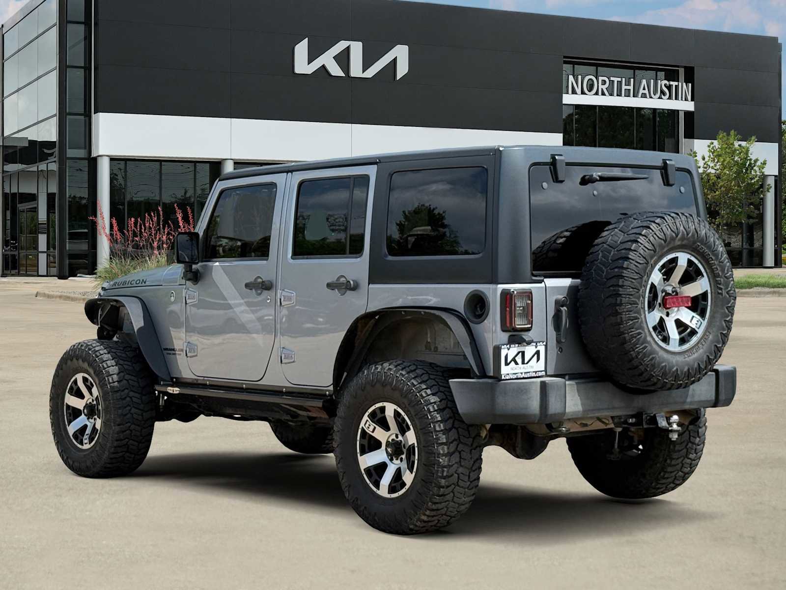Used 2015 Jeep Wrangler Unlimited Rubicon w/ Connectivity Group AWD/4WD image 6