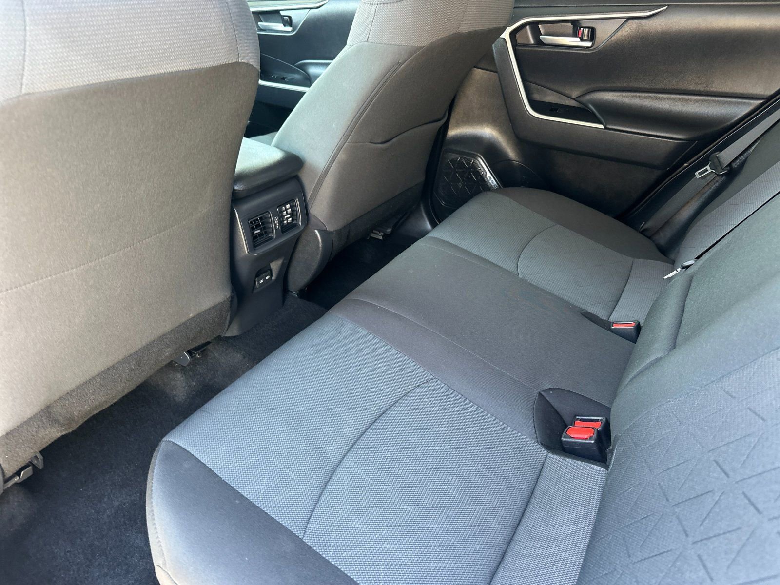 Used 2025 Toyota RAV4 XLE FWD image 11