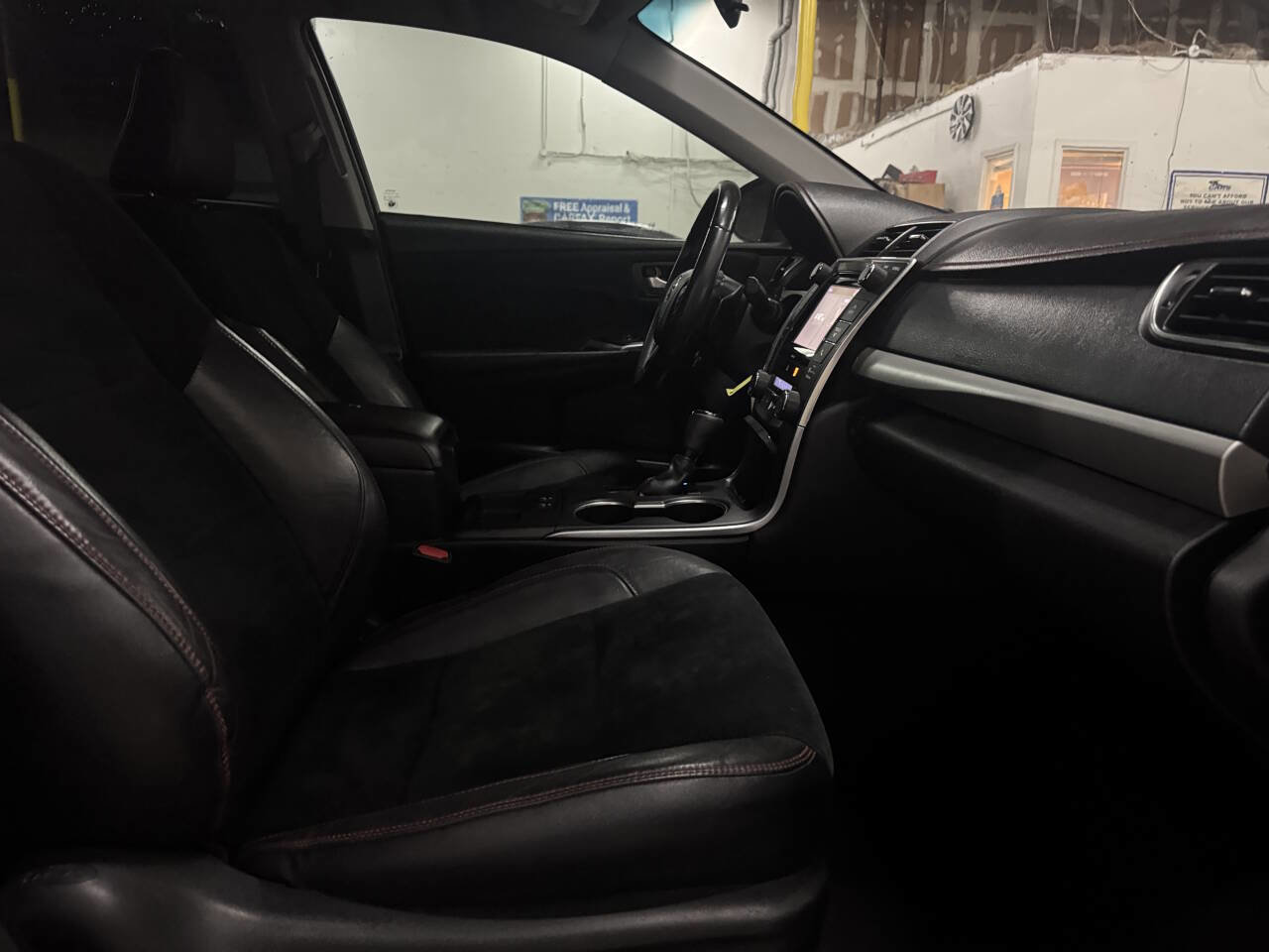 Used 2017 Toyota Camry LE image 17