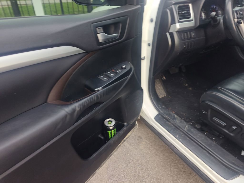 Used 2016 Toyota Highlander XLE image 7