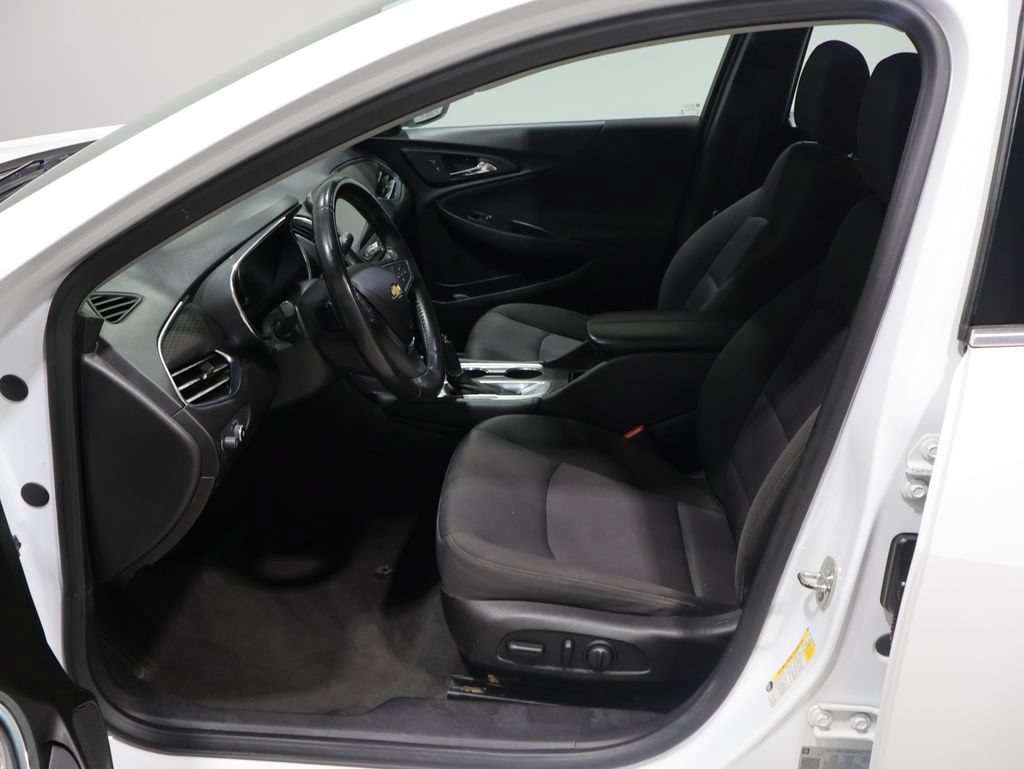 Used 2018 Chevrolet Malibu LT FWD image 10