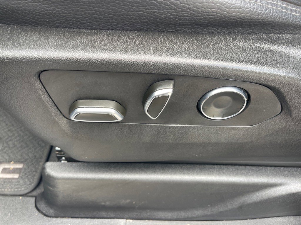 Used 2024 GMC Yukon XL Denali image 9