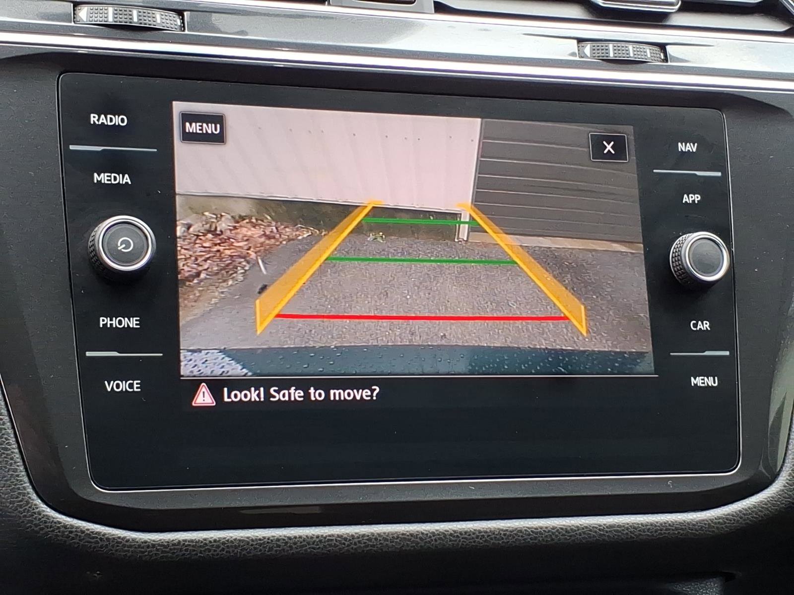 Used 2018 Volkswagen Tiguan SEL image 16