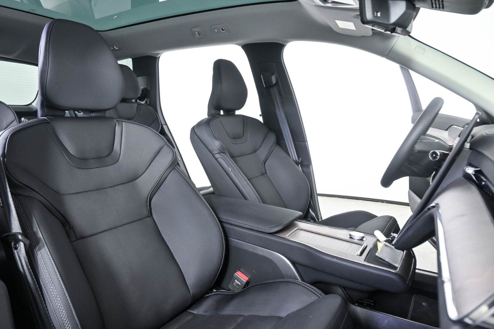 Used 2025 Volvo EX90 Ultra AWD/4WD image 22