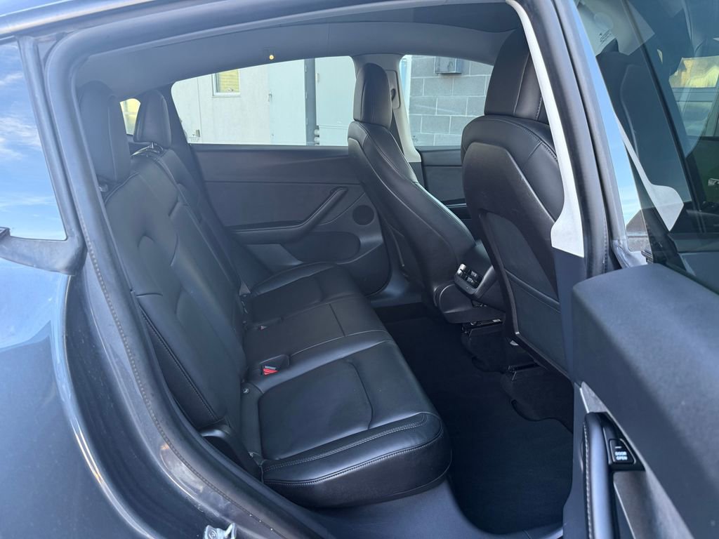 Used 2020 Tesla Model Y Long Range image 23