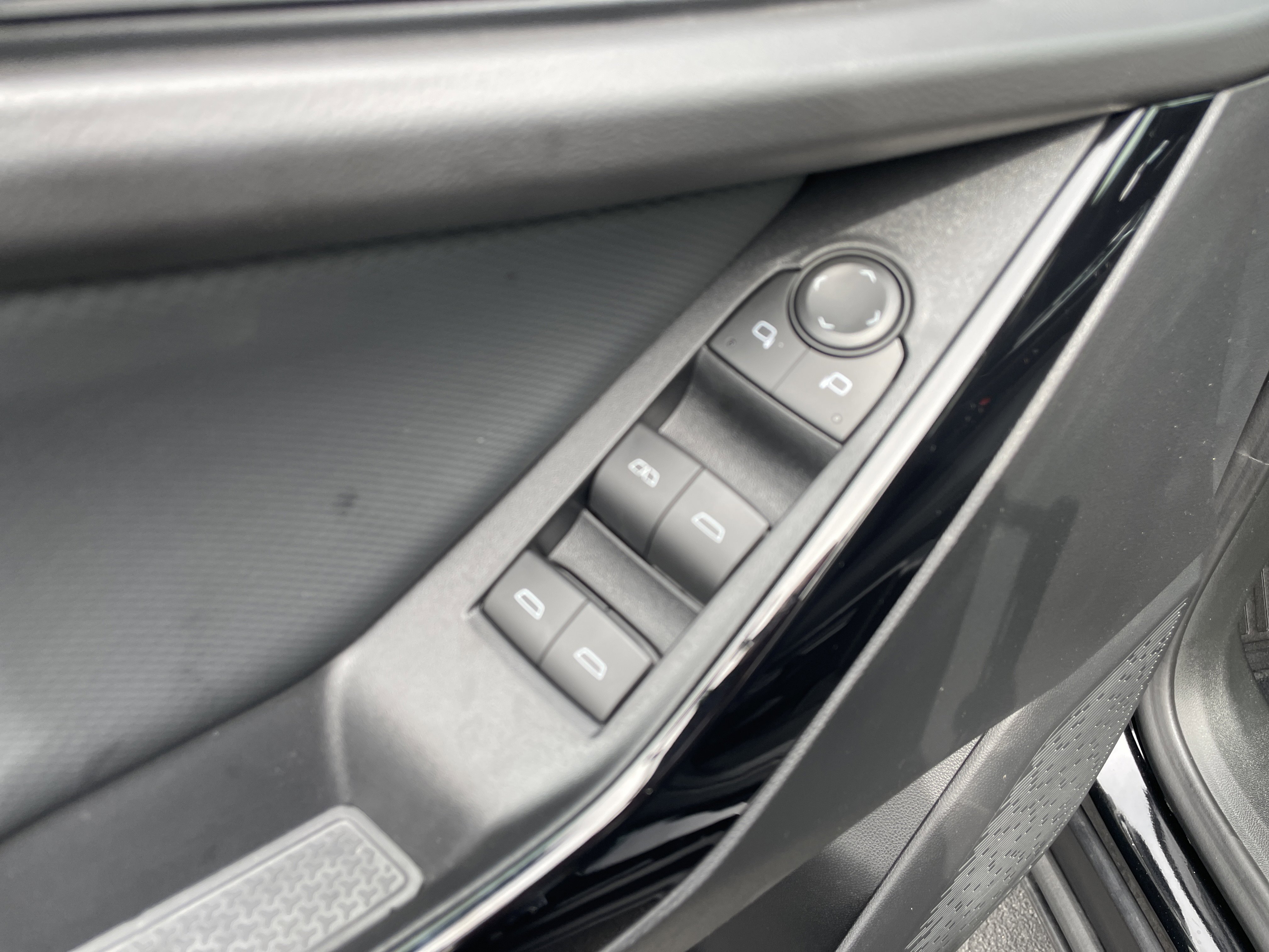 Certified 2026 Chevrolet Equinox LT w/ Midnight Edition FWD image 41