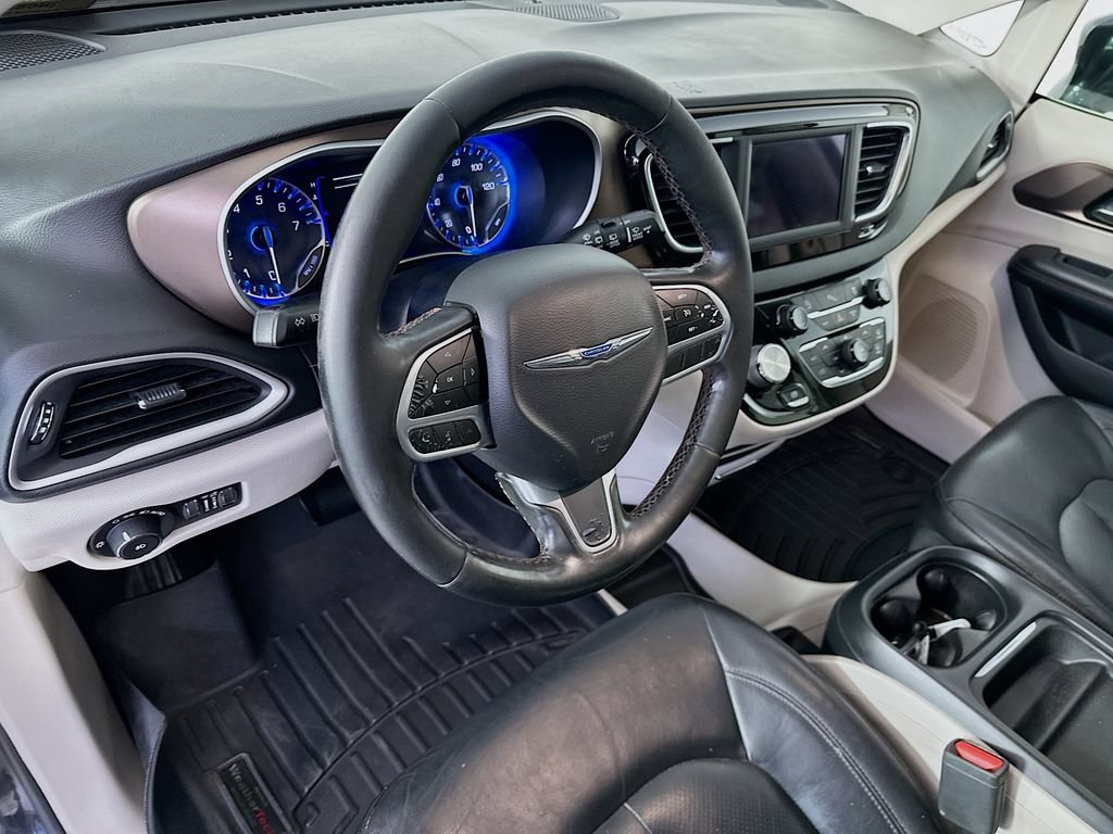 Used 2019 Chrysler Pacifica Touring-L FWD image 27