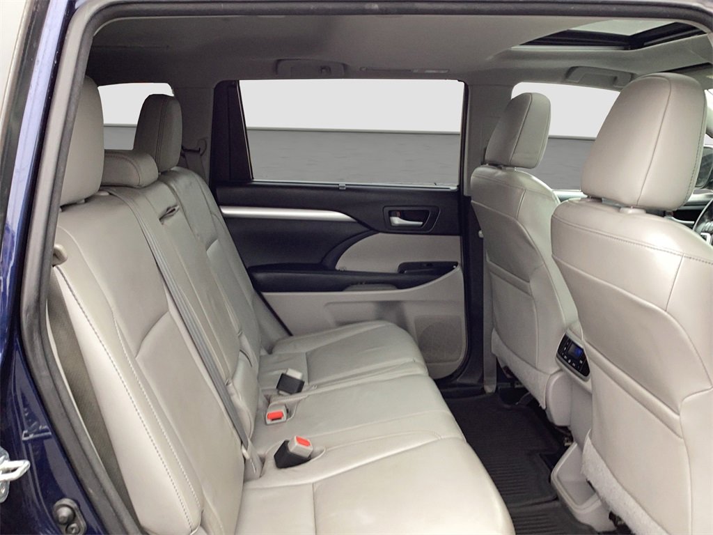 Used 2015 Toyota Highlander XLE image 18