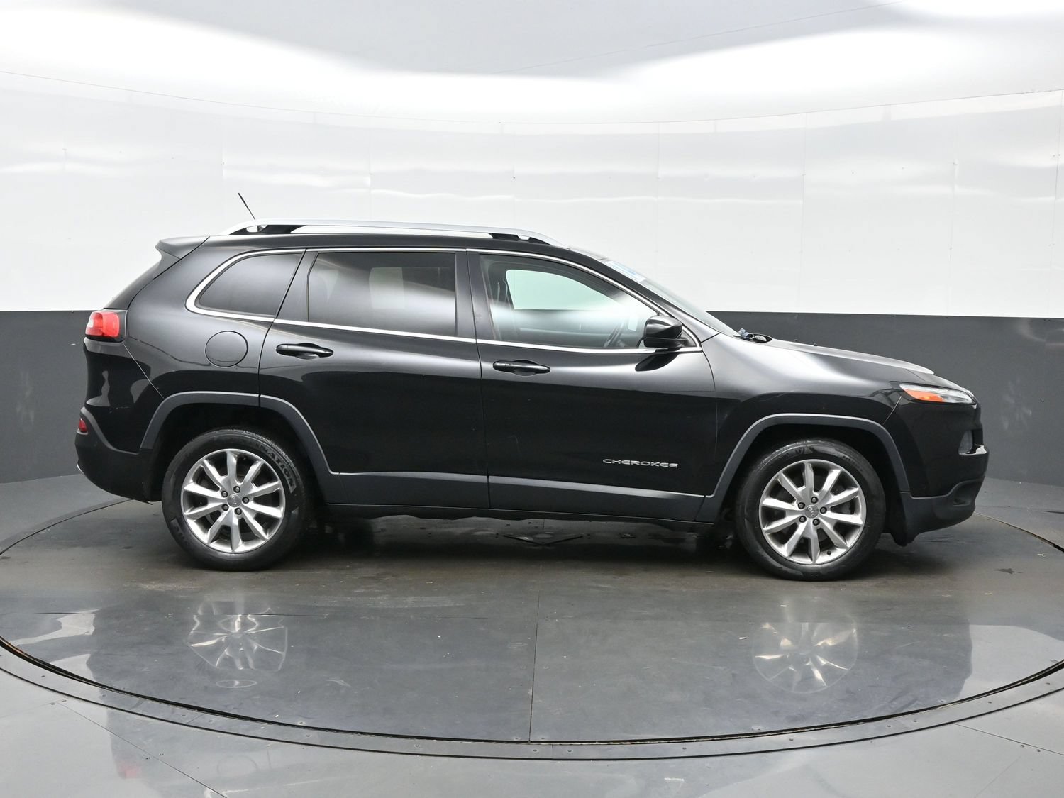 Used 2014 Jeep Cherokee Limited w/ Technology Group FWD image 10