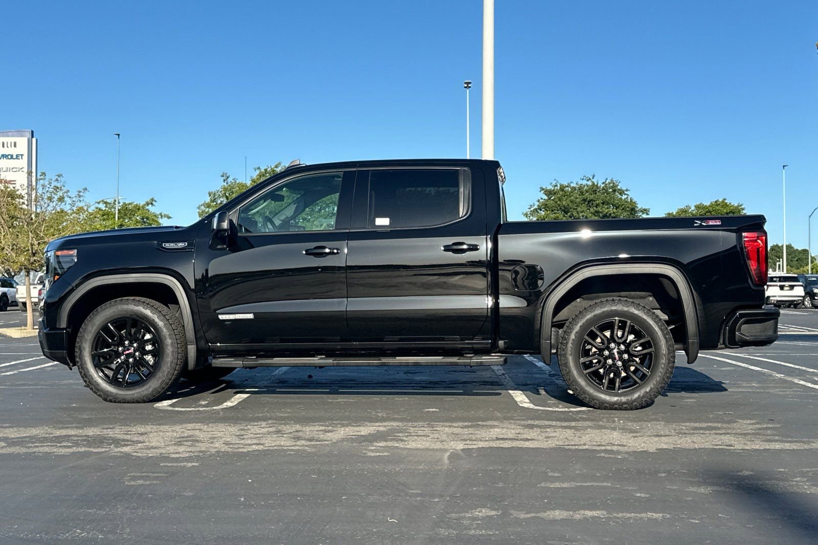 Used 2026 GMC Sierra 1500 Elevation w/ Elevation Premium Package AWD/4WD image 7