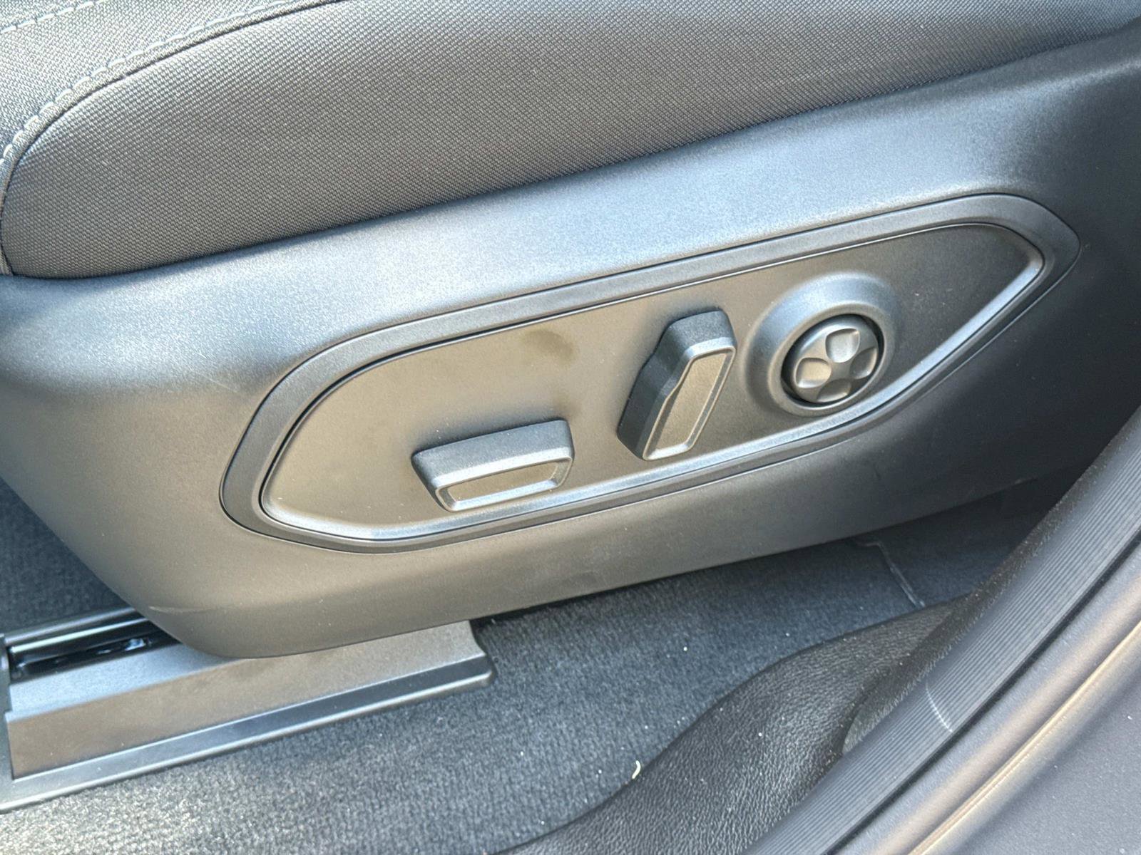 New 2025 Jeep Grand Cherokee Laredo X w/ Luxury Tech Group I image 18