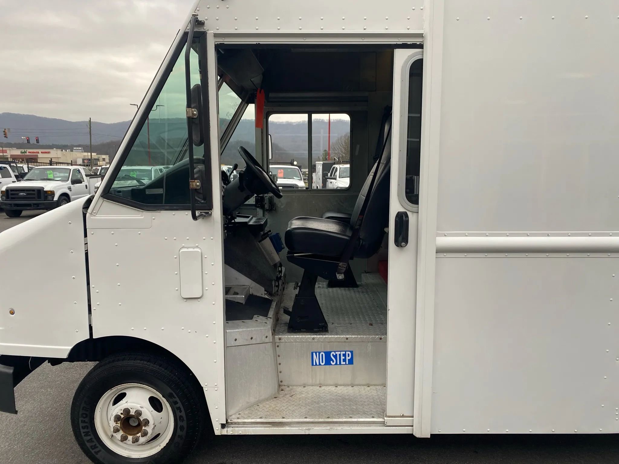 Used 2013 Ford E-350 and Econoline 350 Super Duty w/ Air Conditioning Prep Pkg image 7