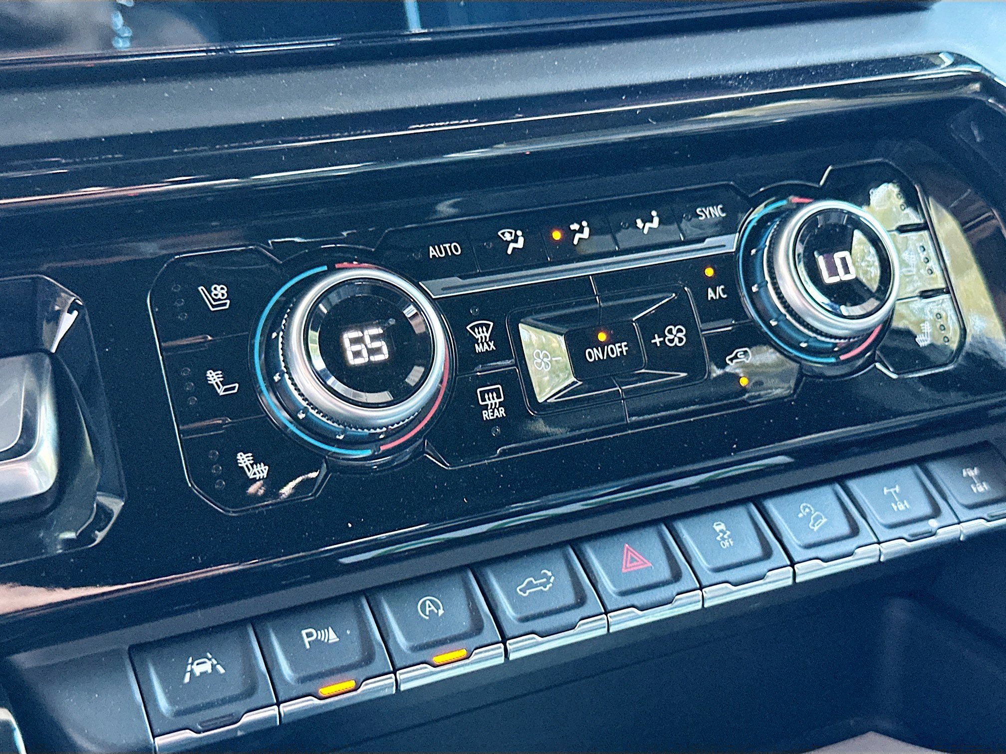 Used 2024 GMC Sierra 1500 AT4X image 16