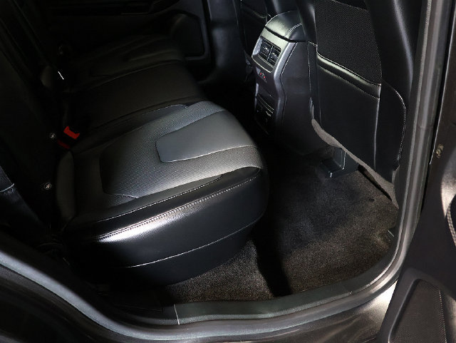 Used 2018 Ford Edge Titanium w/ Equipment Group 302A AWD/4WD image 33