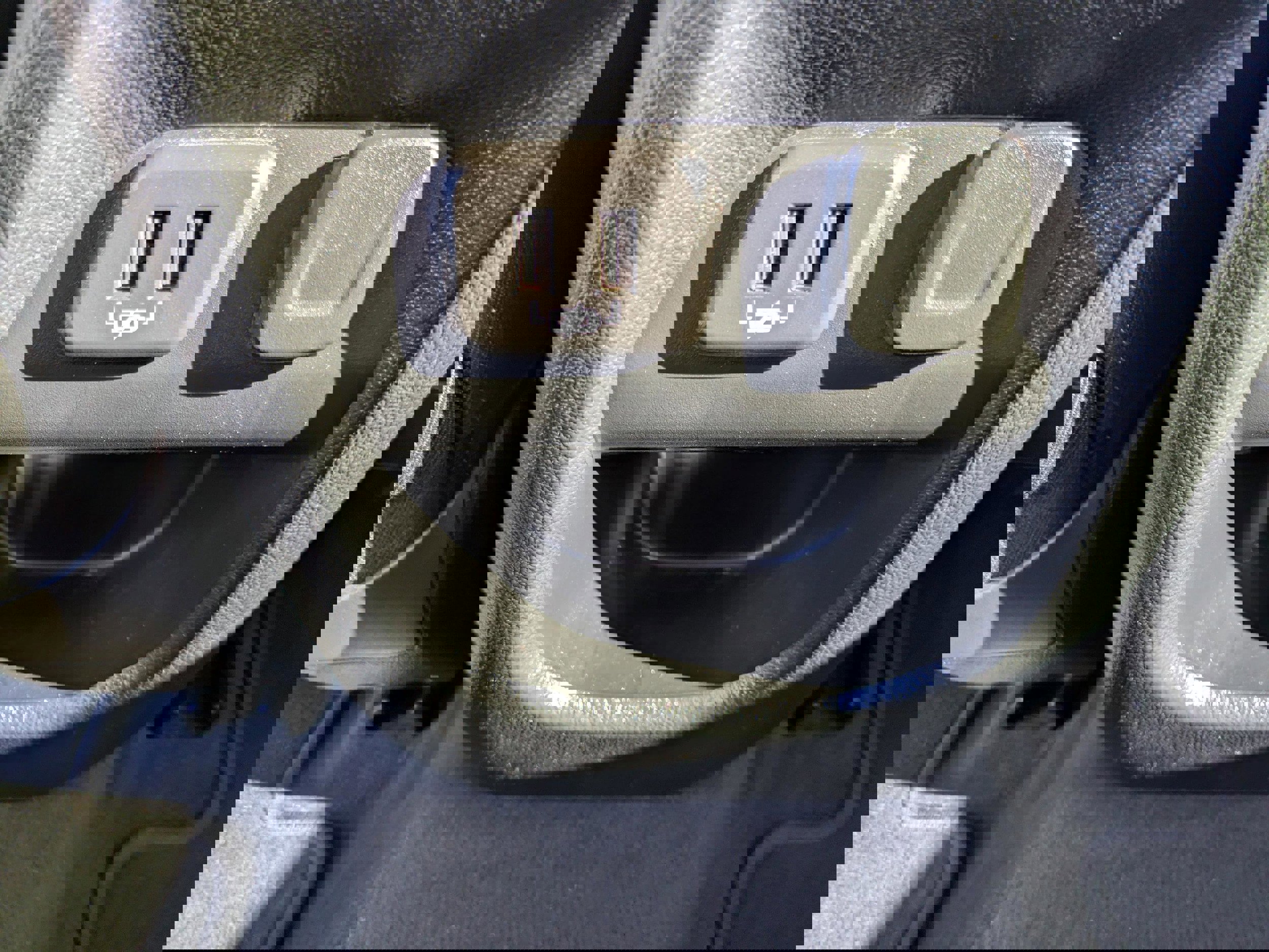 Used 2020 GMC Canyon SLE w/ Elevation Edition image 15