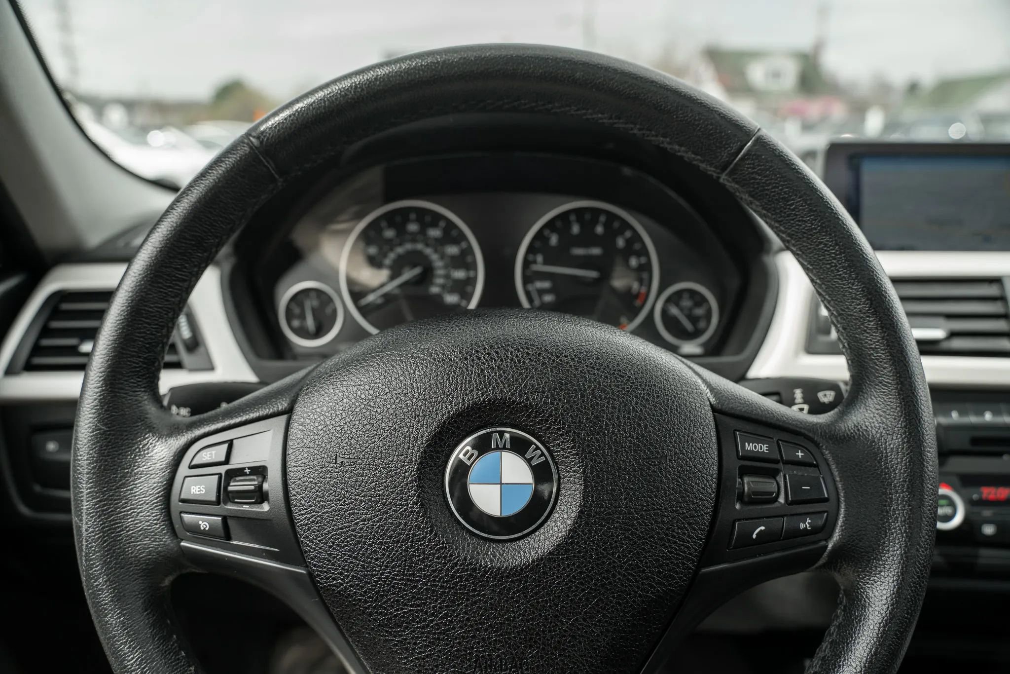 Used 2014 BMW 320i Sedan RWD image 17