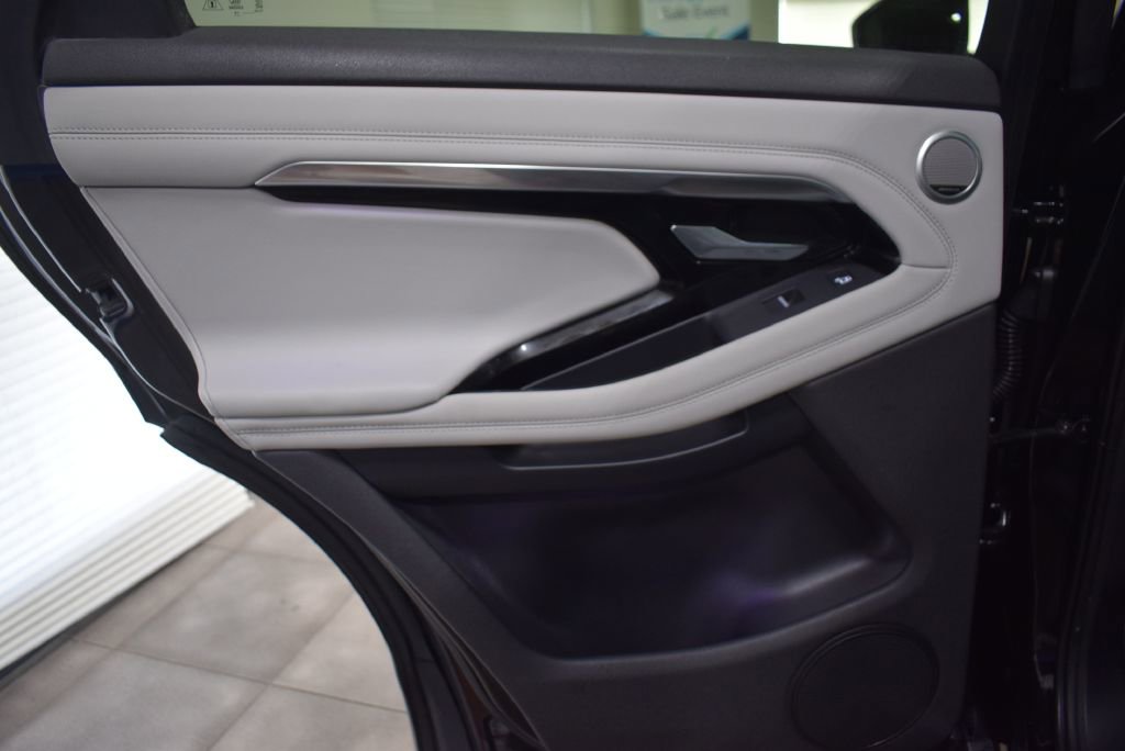 Used 2020 Land Rover Range Rover Evoque SE image 11