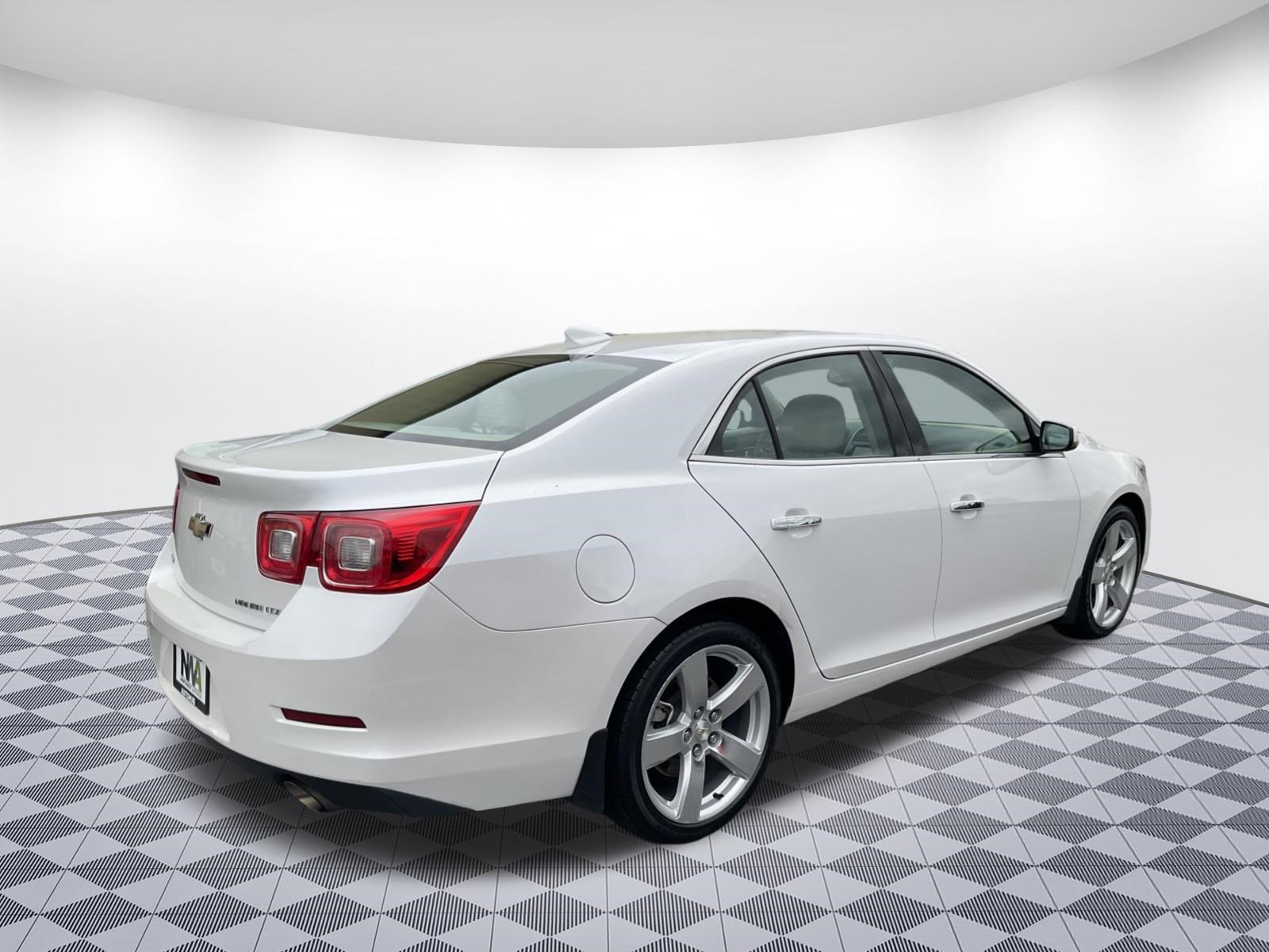 Used 2015 Chevrolet Malibu LTZ FWD image 3