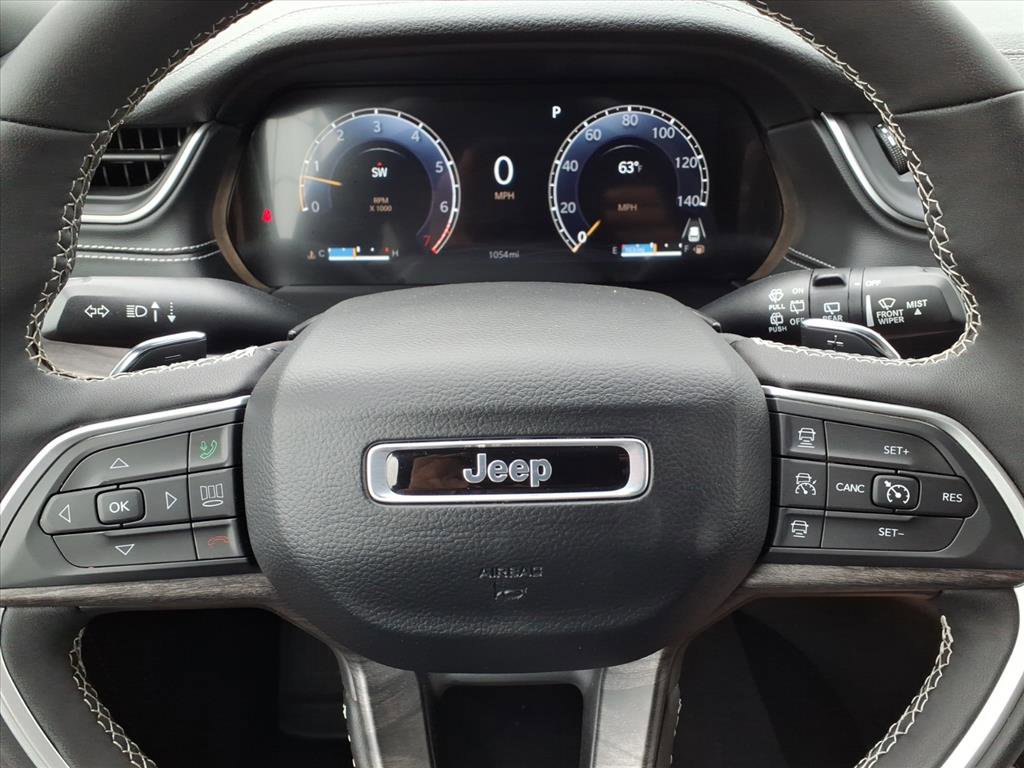 Used 2025 Jeep Grand Cherokee Limited image 12