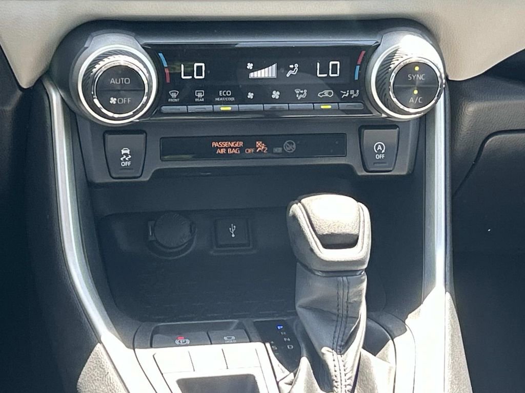 Used 2022 Toyota RAV4 XLE w/ Convenience Package FWD image 28