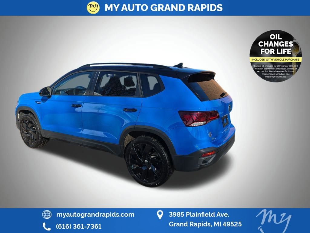 Used 2024 Volkswagen Taos SE image 5