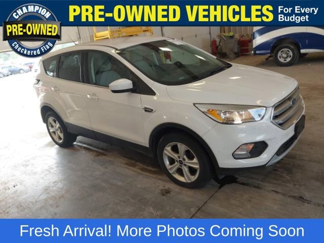 Used 2017 Ford Escape SE image 1