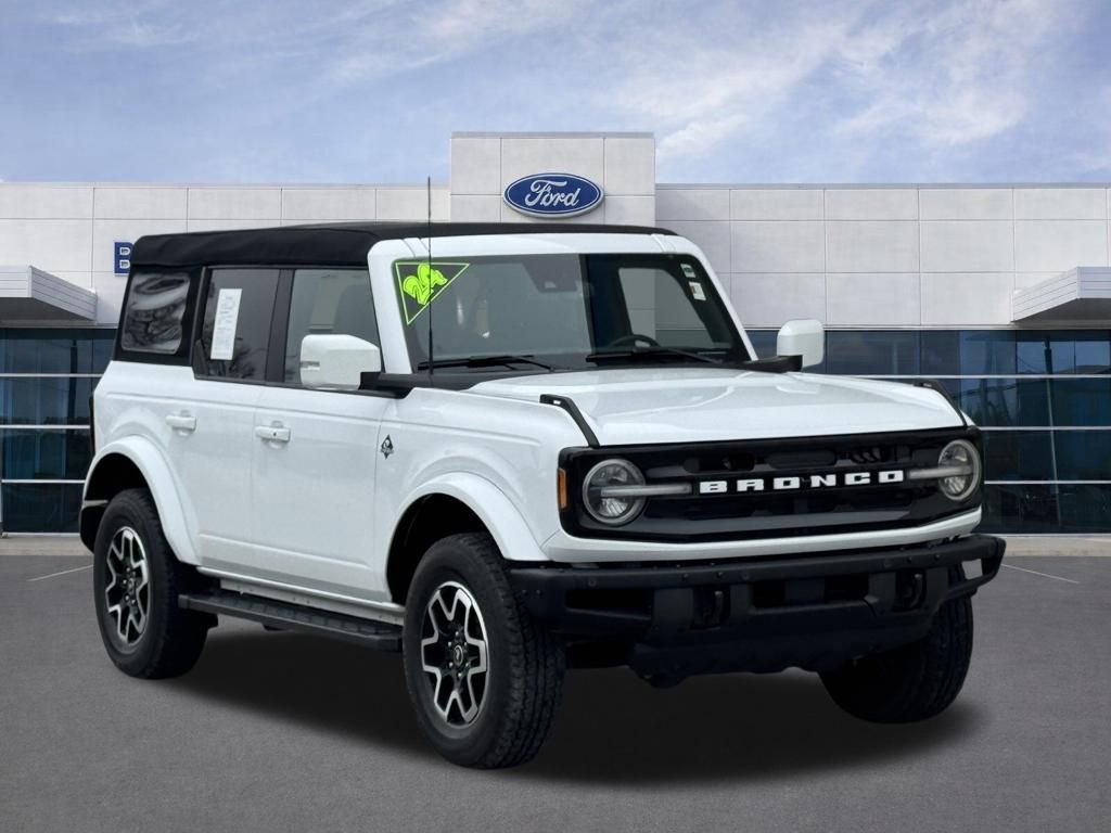 Used 2024 Ford Bronco Outer Banks image 2