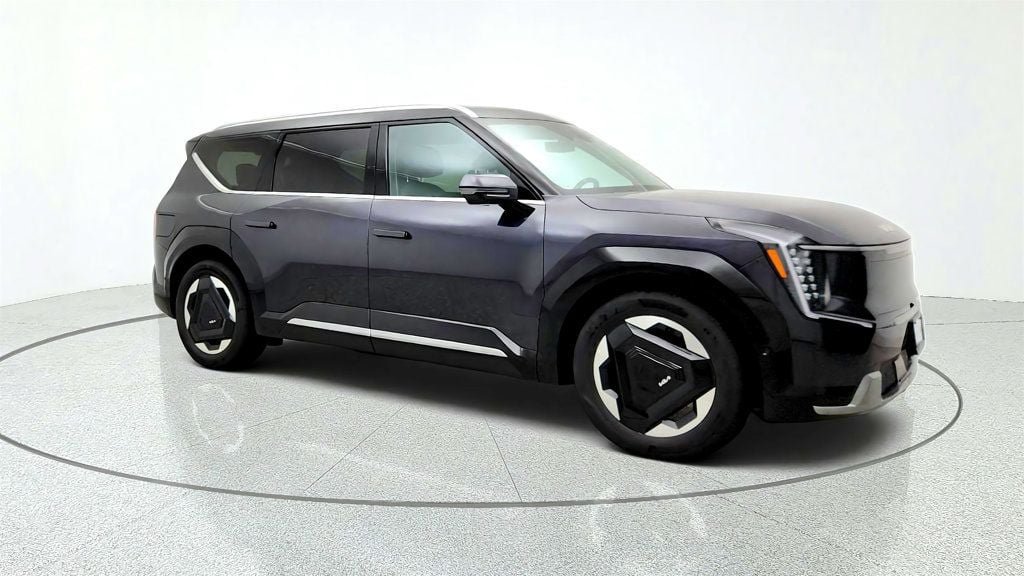 Used 2026 Kia EV9 Land AWD/4WD image 3